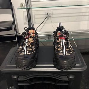 Burberry sneakers size 10